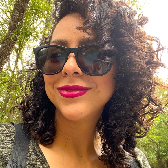 Meet your Posher, Lourdes - Picture 2 of 2